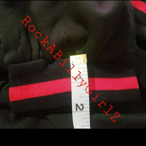 Sourpuss Embroidered Red Rose Fleece Capris Pants - Picture 5 of 5